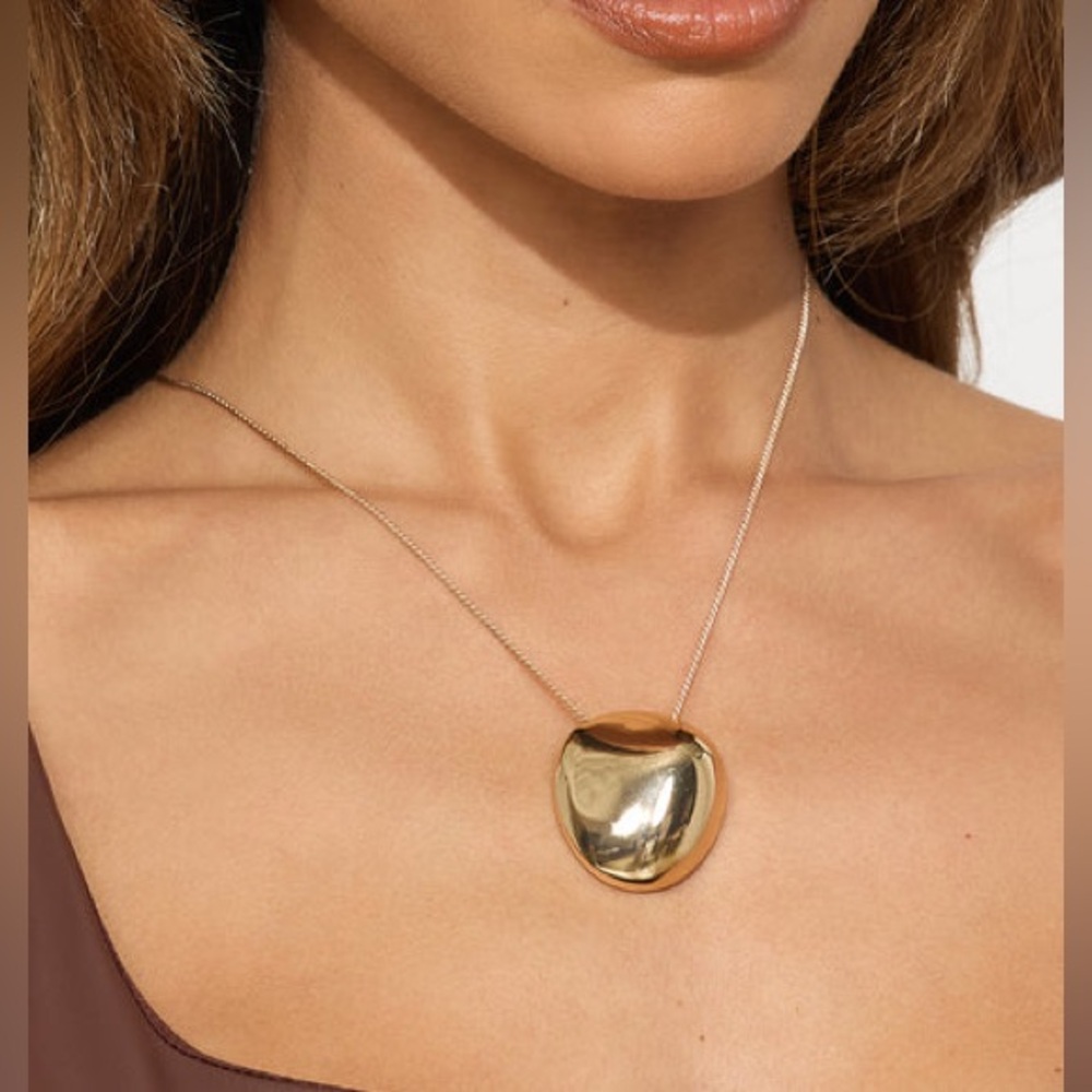 South Point Pendant Necklace NEW 🏷️